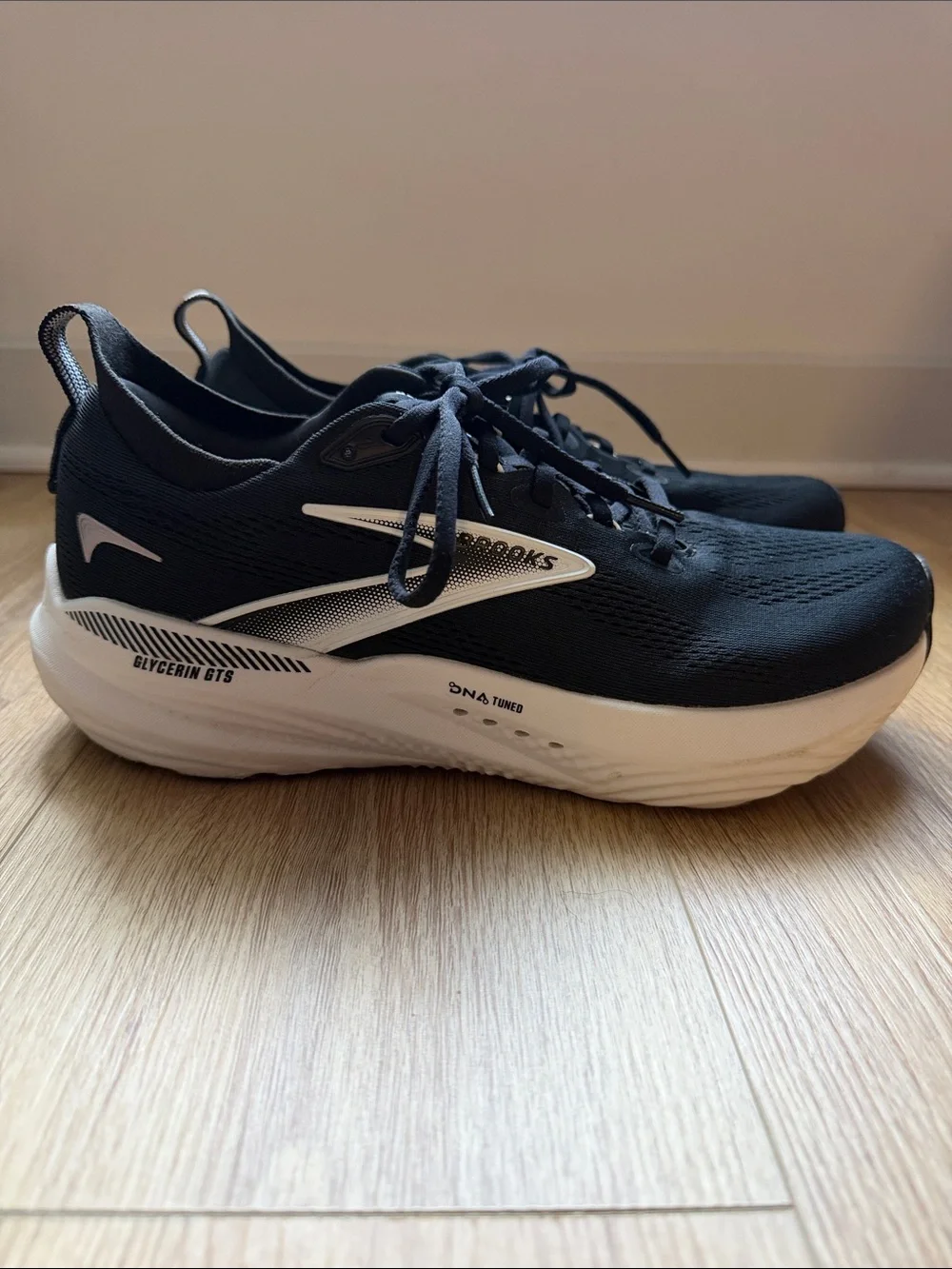 Brooks Glycerin GTS Black and White Knit Training Shoes Sz 11D